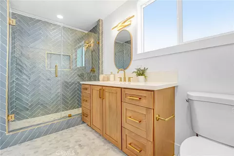 Bath - 9111 S Halldale Ave, Los Angeles, CA 90047 photo 4 of 4