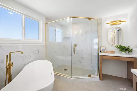 Bath - 9111 S Halldale Ave, Los Angeles, CA 90047 photo 2 of 5