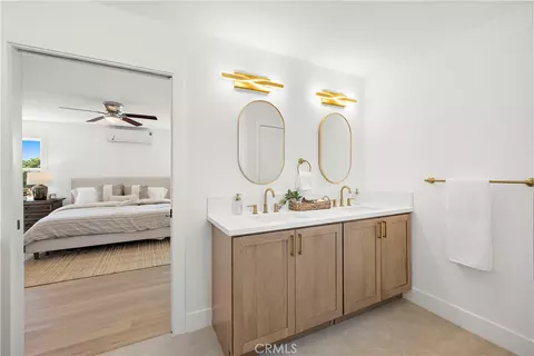 Bath - 9111 S Halldale Ave, Los Angeles, CA 90047 photo 3 of 5