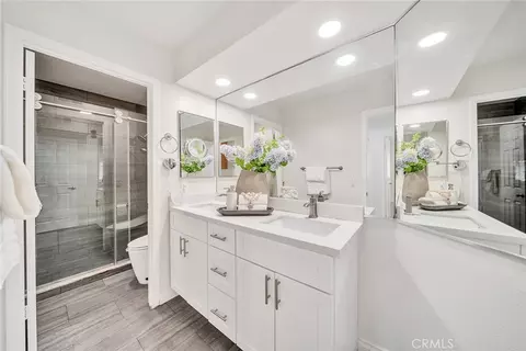 Bath - 919 W 14th St, Upland, CA 91786 photo 5 of 6