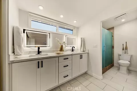 Bath - 14532 Westfall Rd, Tustin, CA 92780 photo 2 of 4