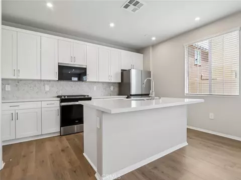 Kitchen - 40118 Campos Elegantes, Temecula, CA 92591 photo 3 of 5