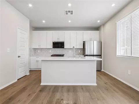 Kitchen - 40118 Campos Elegantes, Temecula, CA 92591 photo 4 of 4