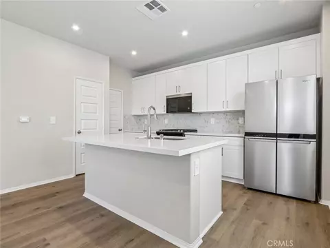 Kitchen - 40118 Campos Elegantes, Temecula, CA 92591 photo 2 of 4