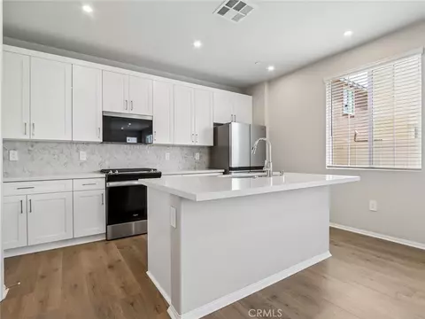 Kitchen - 40118 Campos Elegantes, Temecula, CA 92591 photo 3 of 4