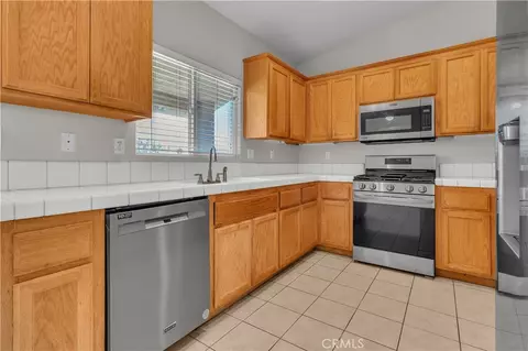 Kitchen - 13473 Rochester, Phelan, CA 92371 photo 2 of 4