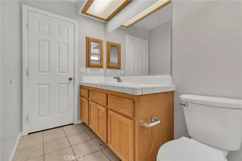 Bath - 13473 Rochester, Phelan, CA 92371 photo 2 of 3