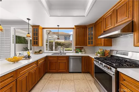 Kitchen - 9 Terraza, Irvine, CA 92614 photo 3 of 6