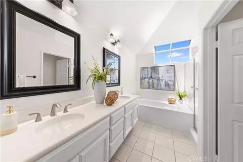 Bath - 9 Terraza, Irvine, CA 92614 photo 2 of 4