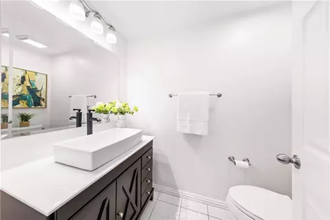 Bath - 9 Terraza, Irvine, CA 92614 photo 1 of 4