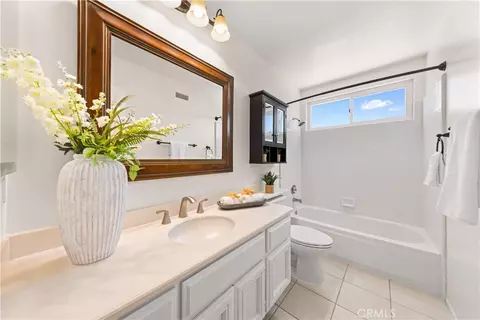 Bath - 9 Terraza, Irvine, CA 92614 photo 4 of 4
