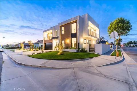 8251 Friesland Dr, Huntington Beach, CA 92646