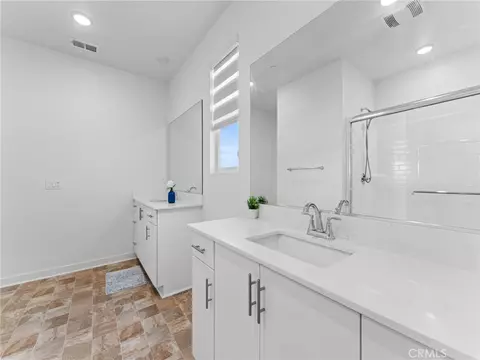 Bath - 598 Meadowood, Fallbrook, CA 92028 photo 6 of 6