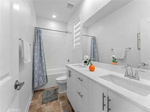 Bath - 598 Meadowood, Fallbrook, CA 92028 photo 2 of 6
