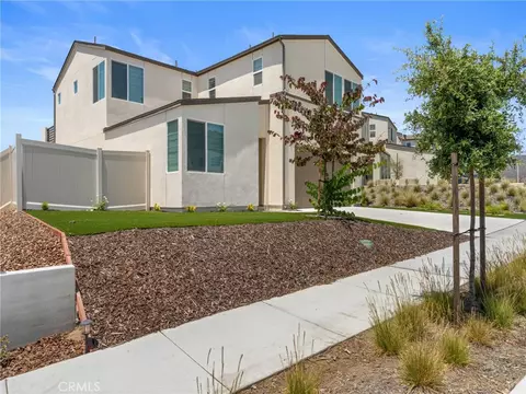 Exterior - 598 Meadowood, Fallbrook, CA 92028 photo 3 of 13
