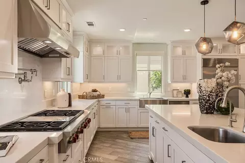 Kitchen - 128 Catalyst, Irvine, CA 92618 photo 3 of 7