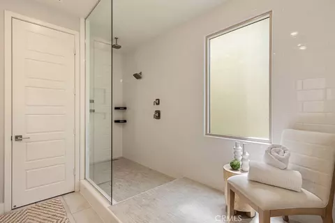 Bath - 128 Catalyst, Irvine, CA 92618 photo 4 of 6