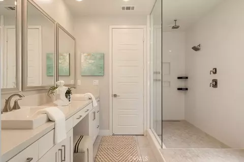 Bath - 128 Catalyst, Irvine, CA 92618 photo 3 of 6