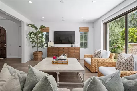 Living - 100 Della, Irvine, CA 92602 photo 6 of 6