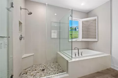 Bath - 100 Della, Irvine, CA 92602 photo 2 of 5
