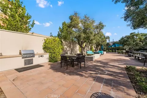 Exterior - 100 Della, Irvine, CA 92602 photo 15 of 16