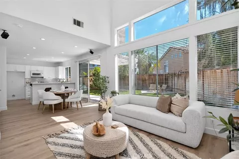 56 Acorn Rdg, Rancho Santa Margarita, CA 92688
