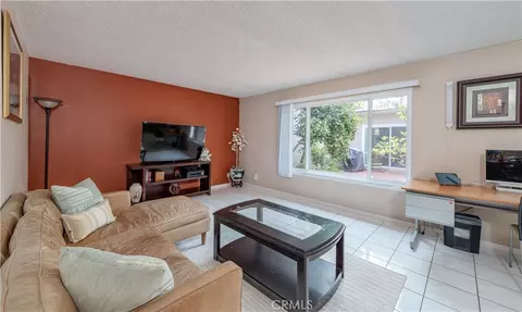 13875 La Jolla Plz, Garden Grove, CA 92844