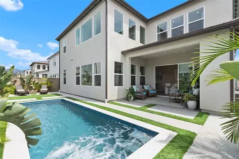 111 Edna Pkwy, Lake Forest, CA 92630
