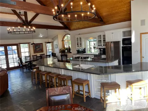 Kitchen - 42385 Fox Farm, Big Bear Lake, CA 92315 photo 1 of 4