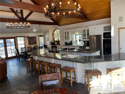 Kitchen - 42385 Fox Farm, Big Bear Lake, CA 92315 photo 2 of 4