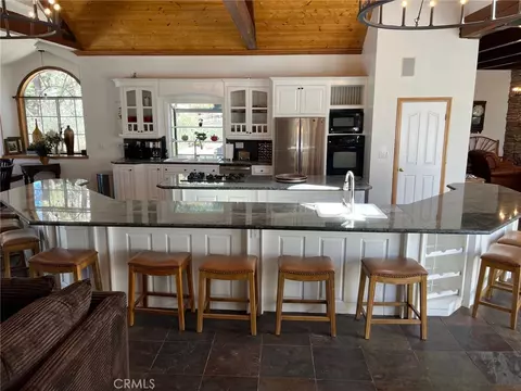 Kitchen - 42385 Fox Farm, Big Bear Lake, CA 92315 photo 3 of 4