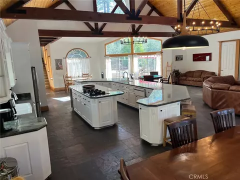 Kitchen - 42385 Fox Farm, Big Bear Lake, CA 92315 photo 4 of 4