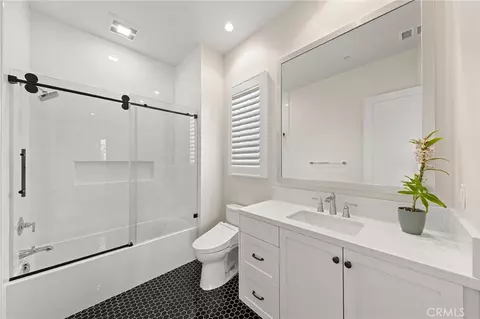 Bath - 115 Green Rdg, Irvine, CA 92602 photo 5 of 6