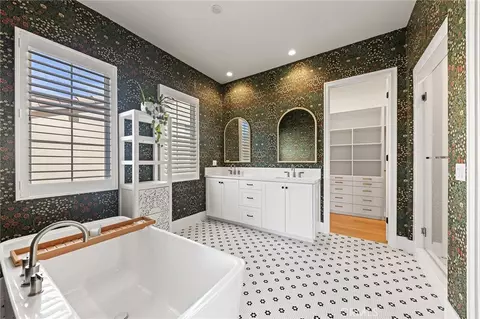 Bath - 115 Green Rdg, Irvine, CA 92602 photo 3 of 6