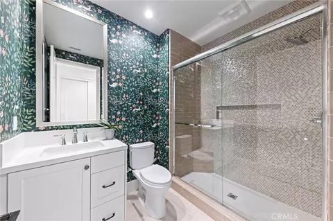 Bath - 115 Green Rdg, Irvine, CA 92602 photo 2 of 6