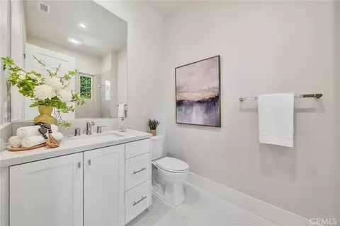 Bath - 207 Pinnacle, Irvine, CA 92602 photo 5 of 6