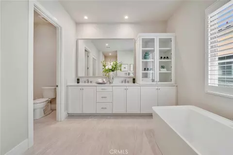 Bath - 207 Pinnacle, Irvine, CA 92602 photo 2 of 6