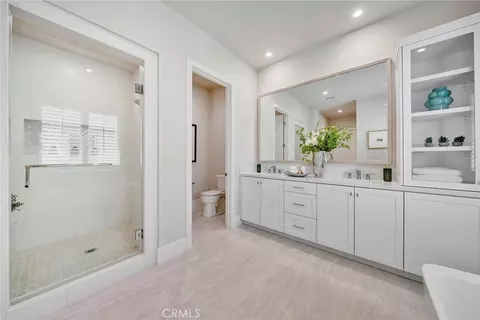 Bath - 207 Pinnacle, Irvine, CA 92602 photo 4 of 6