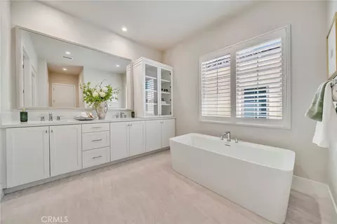 Bath - 207 Pinnacle, Irvine, CA 92602 photo 3 of 6