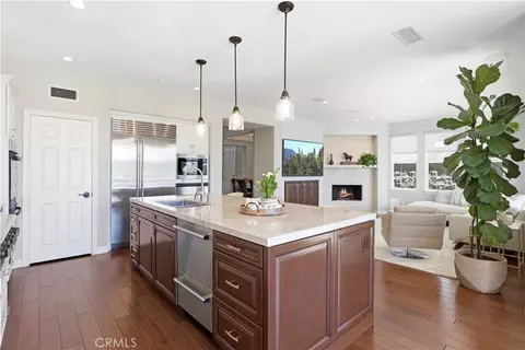 Kitchen - 5950 Waterfront Pl, Long Beach, CA 90803 photo 2 of 4
