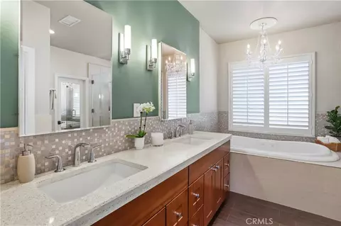 Bath - 5950 Waterfront Pl, Long Beach, CA 90803 photo 5 of 7