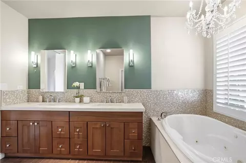 Bath - 5950 Waterfront Pl, Long Beach, CA 90803 photo 6 of 7