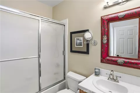 Bath - 5950 Waterfront Pl, Long Beach, CA 90803 photo 4 of 7