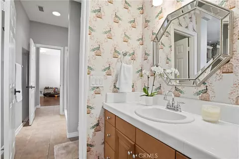 Bath - 5950 Waterfront Pl, Long Beach, CA 90803 photo 2 of 7