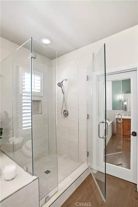 Bath - 5950 Waterfront Pl, Long Beach, CA 90803 photo 7 of 7