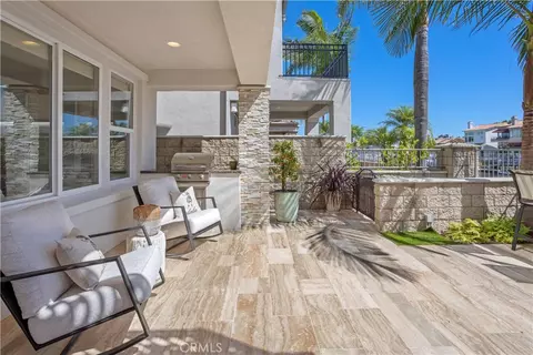 Exterior - 5950 Waterfront Pl, Long Beach, CA 90803 photo 6 of 7