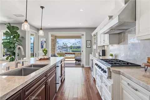 Kitchen - 5950 Waterfront Pl, Long Beach, CA 90803 photo 1 of 4