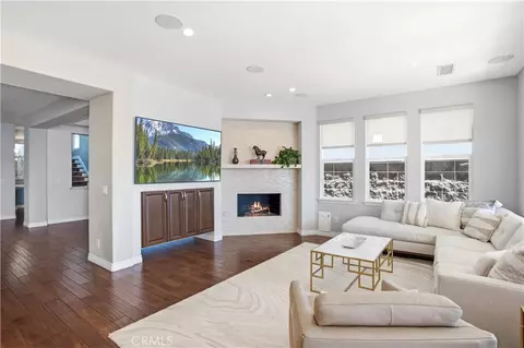 Living - 5950 Waterfront Pl, Long Beach, CA 90803 photo 1 of 2