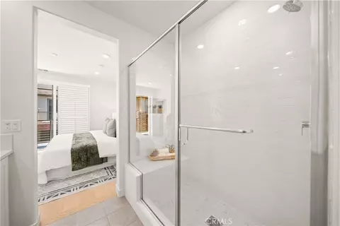 Bath - 271 Lynx, Irvine, CA 92618 photo 4 of 5