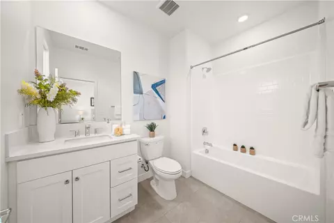 Bath - 271 Lynx, Irvine, CA 92618 photo 5 of 5